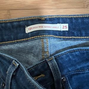 Levi womens jeans